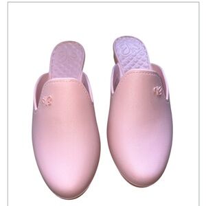 NWOT Bert’s Beach Shoes Elegant Pink Women's Slip-On Shoes